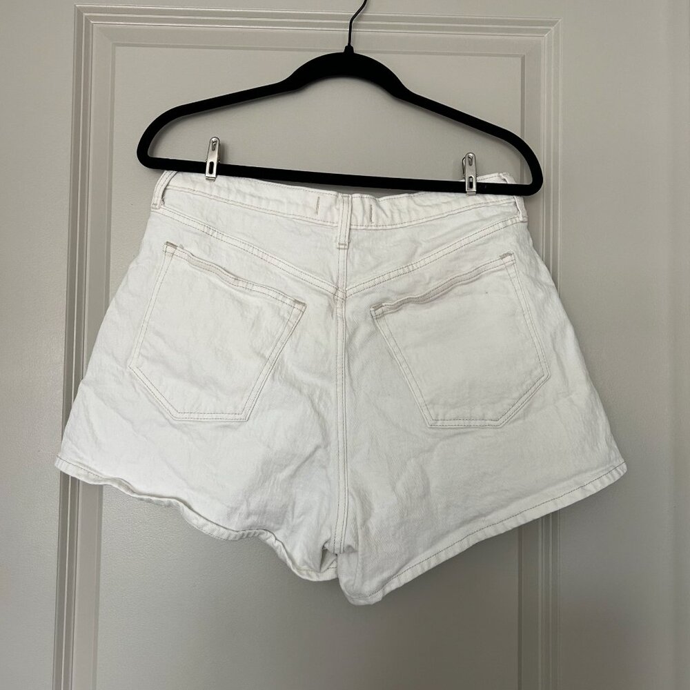 Abercrombie & Fitch 90’s Relaxed Cutoff Shorts-White - Picture 2 of 6
